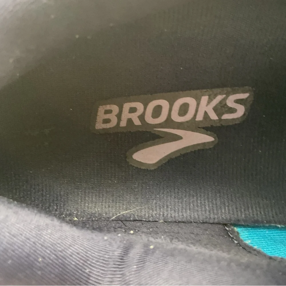 Brooks sleek navy